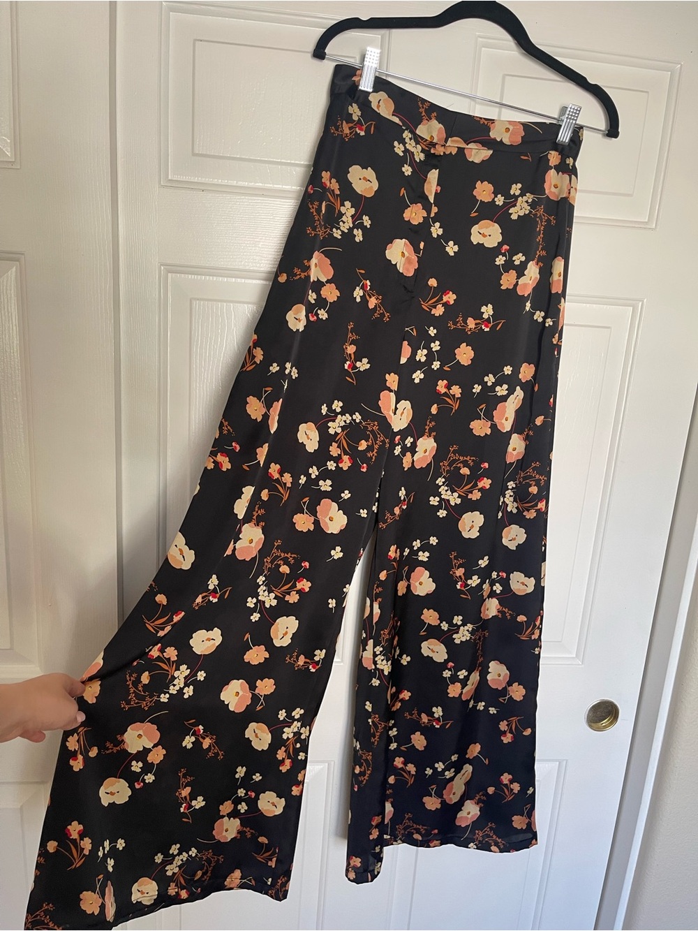 Jill Stuart Silky Black Wide-Leg Floral Pants with Peach Print